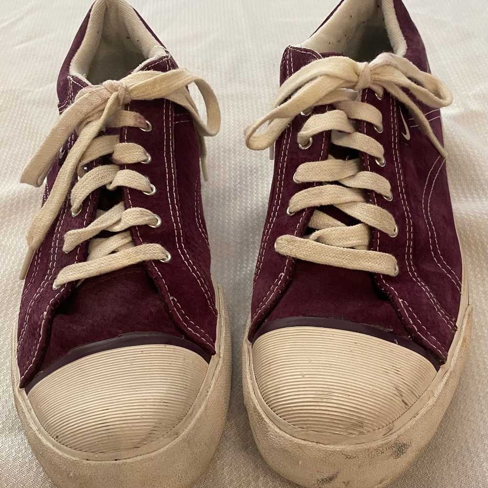 Vintage Nike Women’s athletic shoes / sneakers size 9 in purple suede